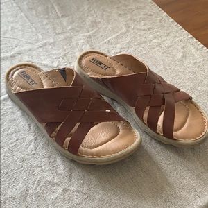 Tan Once wore sandals